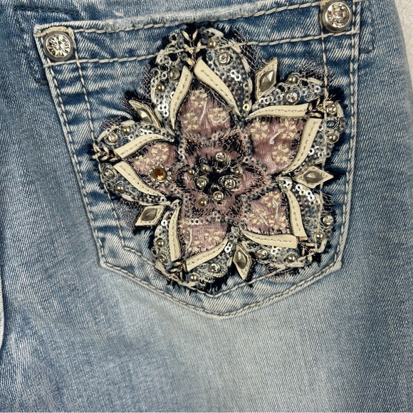 Miss Me Mid Rise Distressed Capri Jeans - Picture 7 of 8